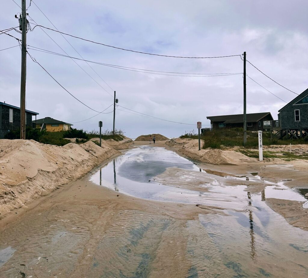 Homes in the surf zone in Buxton, NC, Fall 2025. Photos © Hannah Henry, CECL